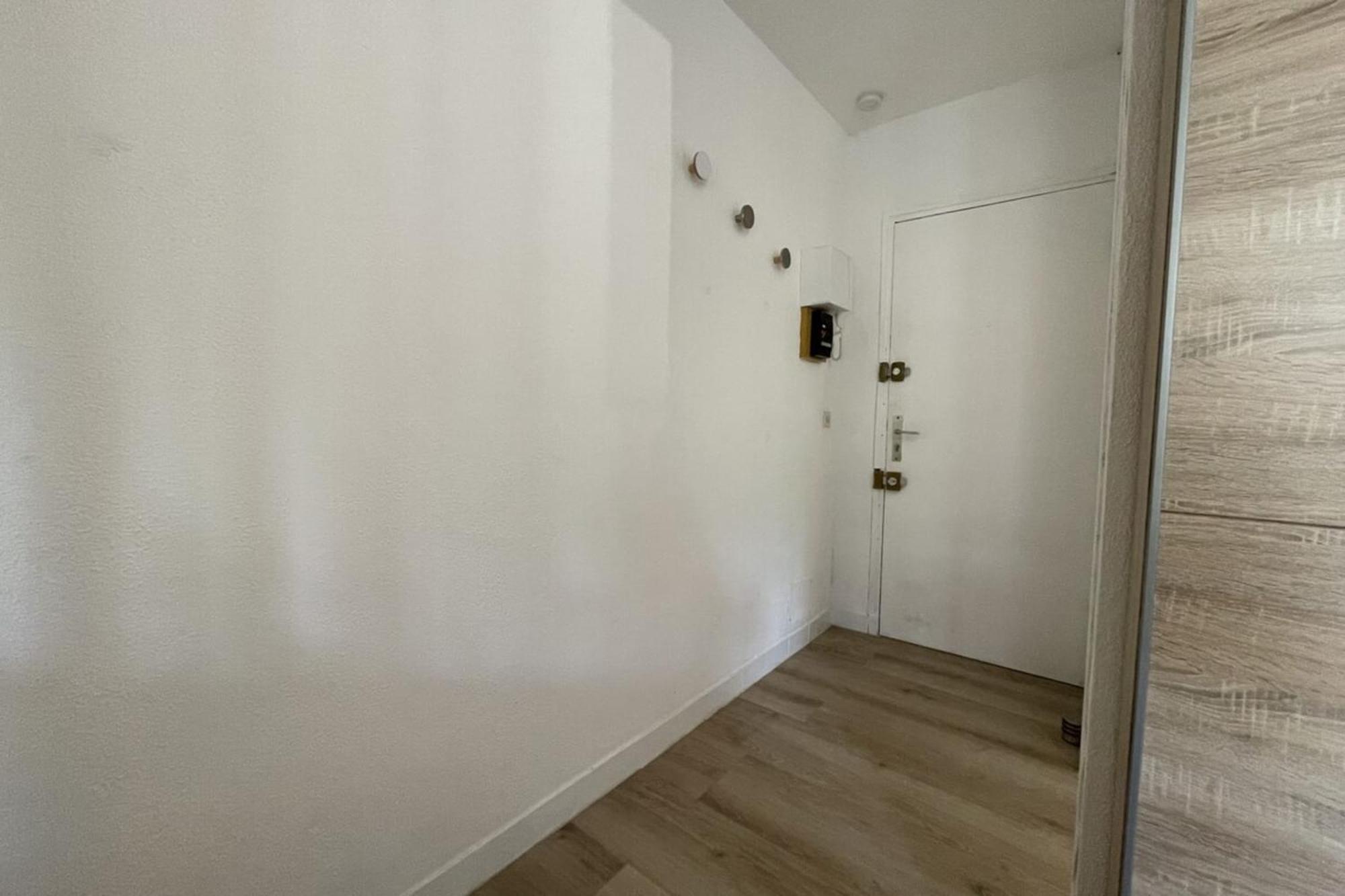 Cosy - Balcon - Wifi - Free Parking Apartment *