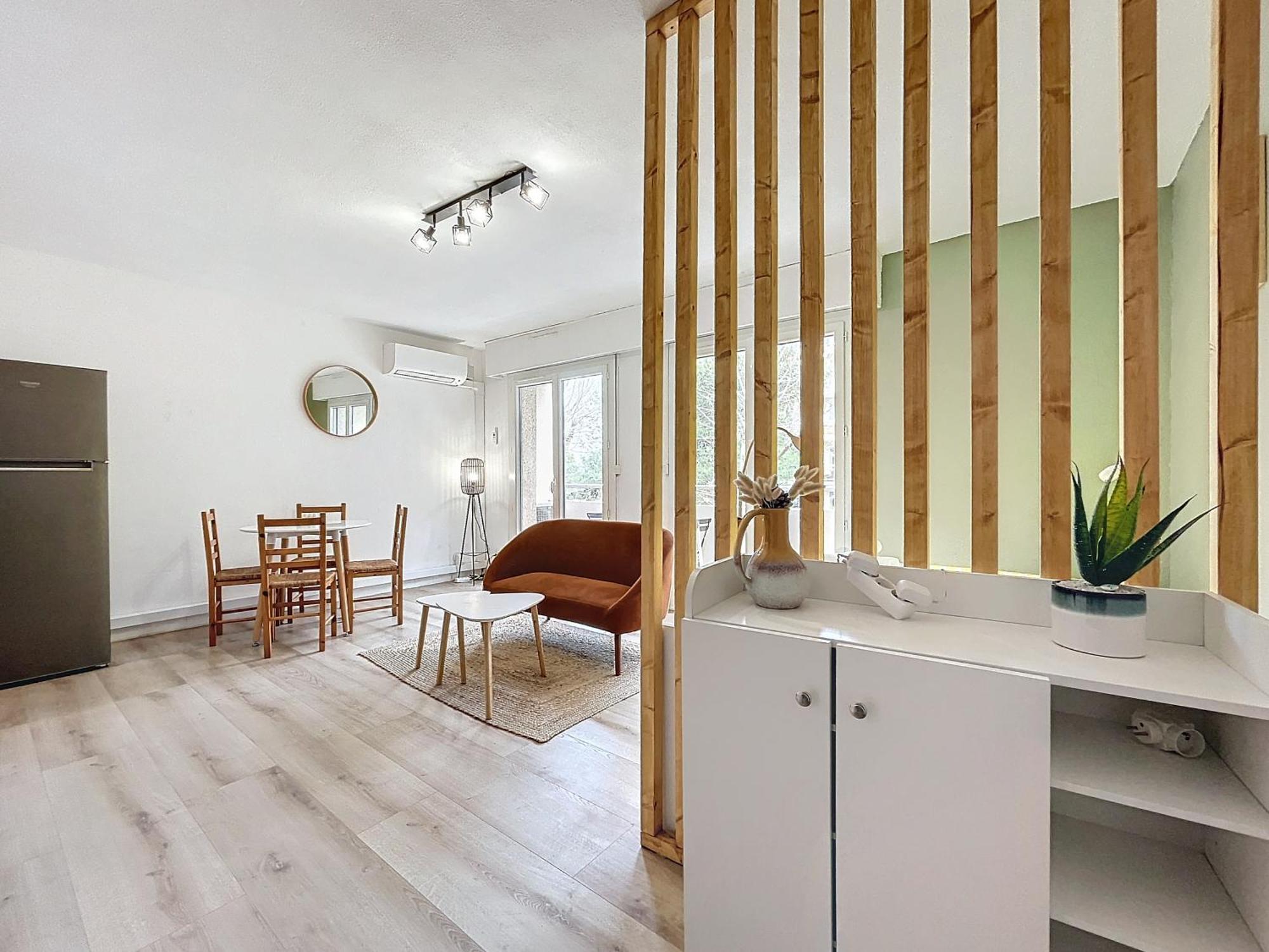 Cosy - Balcon - Wifi - Free Parking *