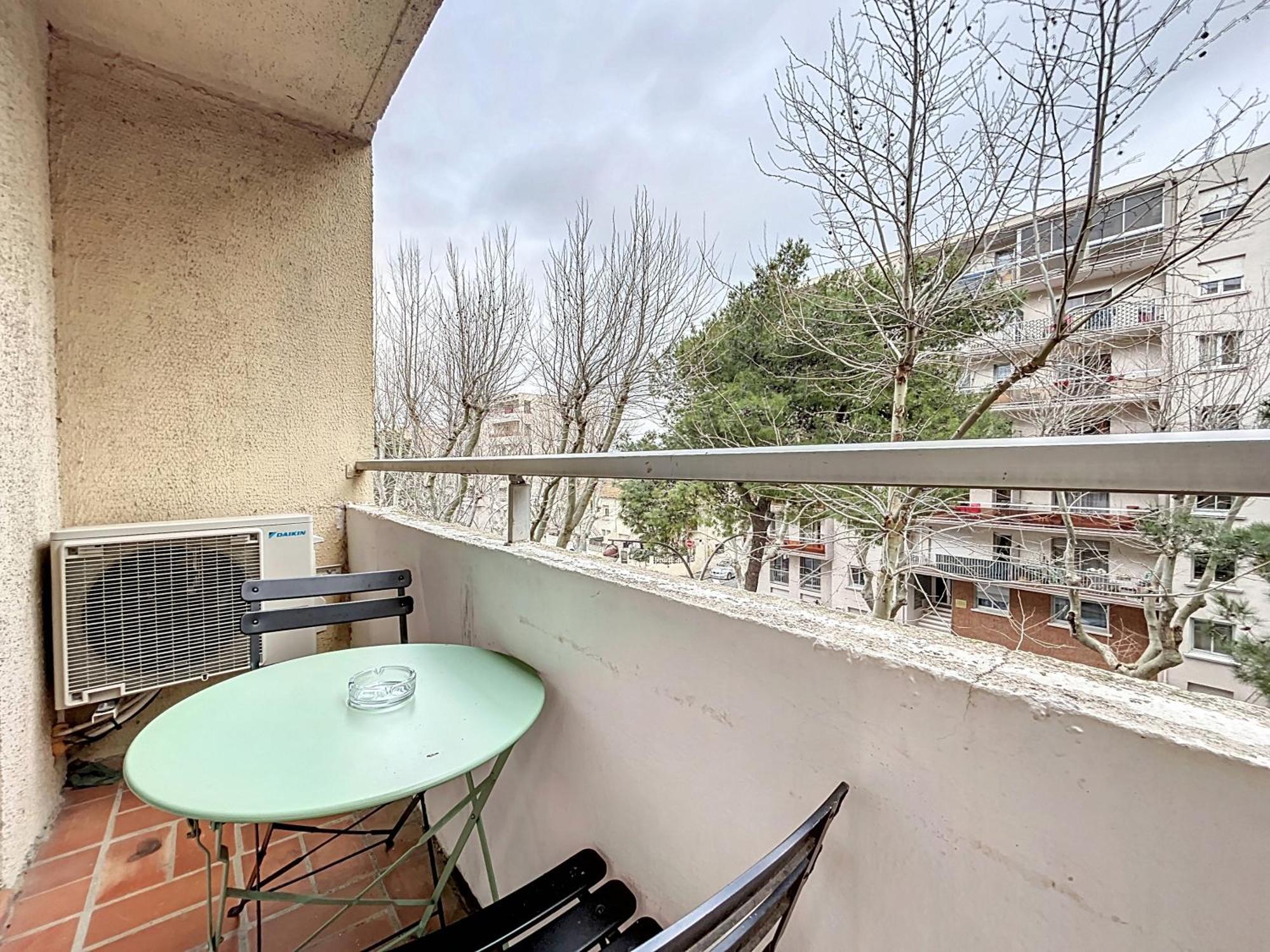 Apartment Cosy - Balcon - Wifi - Free Parking